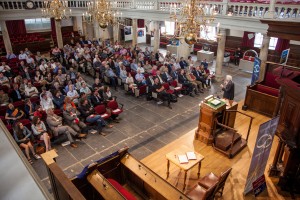  Directeur-Generaal Rolf Heuer geeft een lezing over CERN en de vrede. Foto: Hanne Nijhuis.